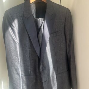 Brand New - Dolce & Gabbana Grey Martini 34% Silk Three Pieces - Runway! 52/42R.